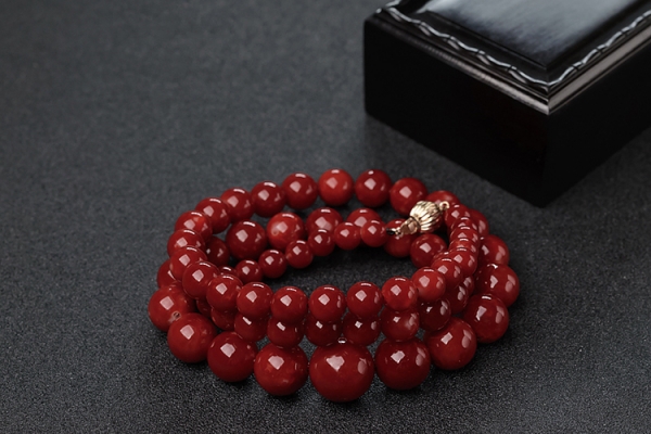 紅珊瑚飾品價(jià)格是多少？值得收藏嗎？