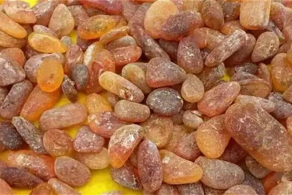 假蜜蠟有哪些？柯巴樹脂和蜜蠟的區(qū)別是什么？