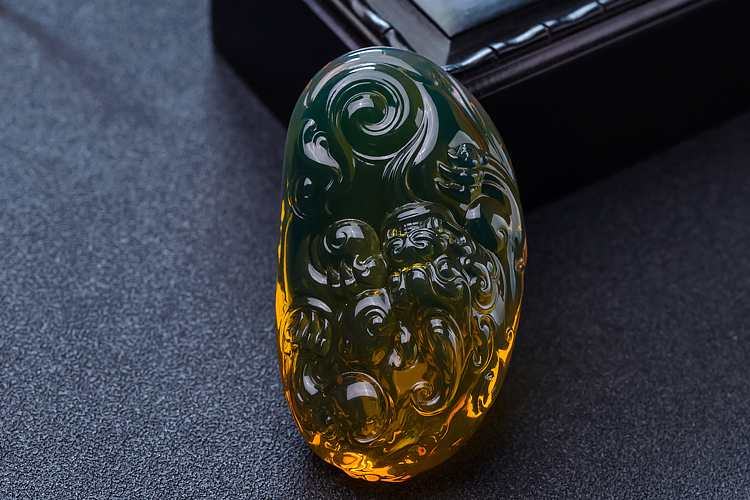 琥珀和蜜蠟?zāi)膫€(gè)貴？哪個(gè)價(jià)值更高？（6）