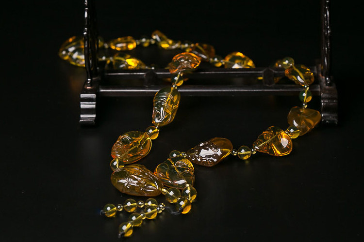 琥珀和蜜蠟?zāi)膫€(gè)貴？哪個(gè)價(jià)值更高？（9）