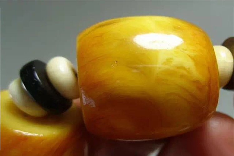 二代琥珀和真琥珀區(qū)別有哪些？如何鑒別二代琥珀？（4）