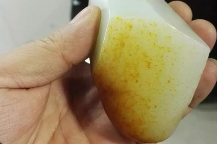 和田玉怎么鑒定真假？如何判斷和田玉籽料的皮色真假？（8）