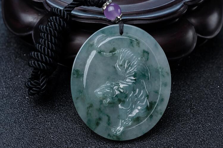 翡翠虎牌的寓意有哪些，翡翠虎牌鑒賞（4）