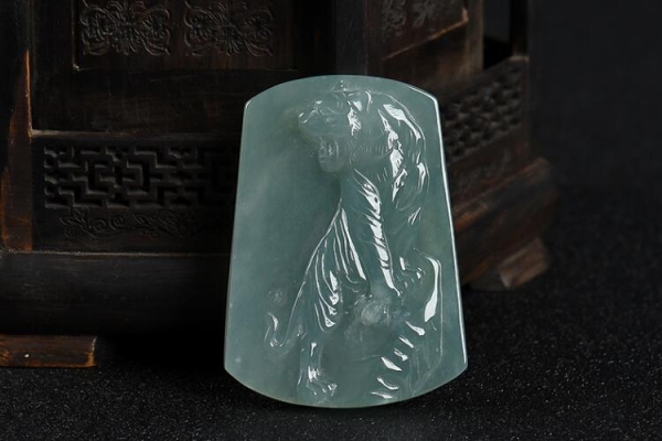 翡翠虎牌的寓意有哪些，翡翠虎牌鑒賞