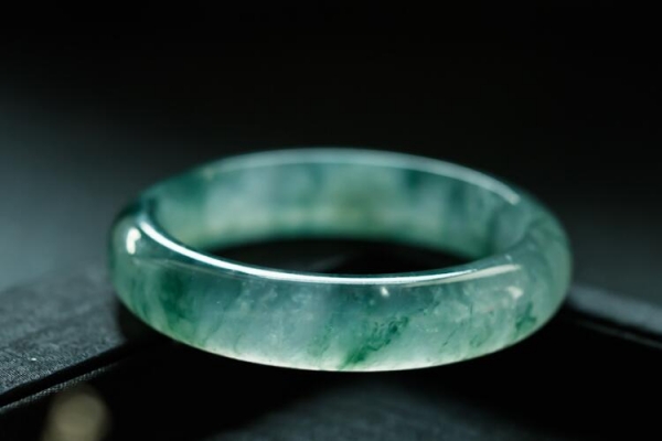 翡翠冰種該如何鑒別？冰種翡翠的鑒別方法介紹