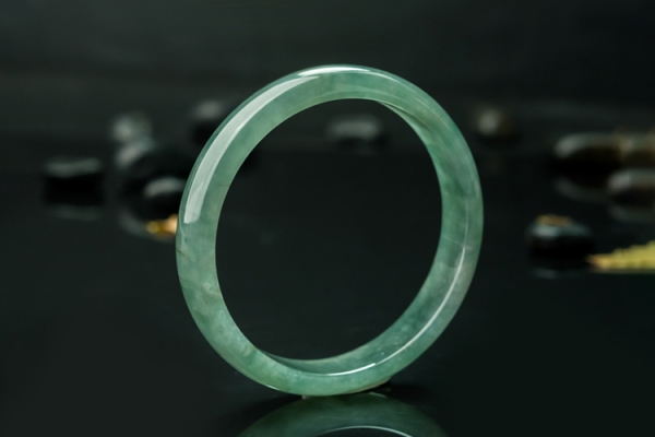 油青翡翠價(jià)格真的那么便宜嗎？油青就沒有價(jià)格高的？