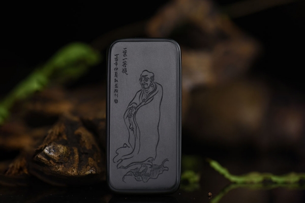 墨玉價格多少錢一克，墨玉價格怎么看？