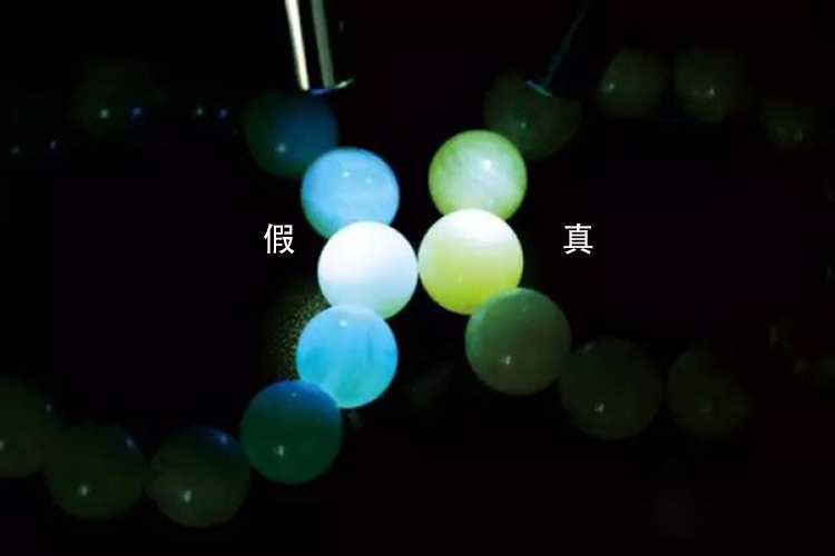 燈光下蜜蠟真假對照圖讓假蜜蠟無處可藏，原來燈光才是假蜜蠟的克星（8）