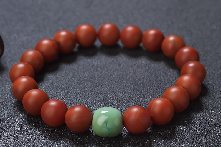 南紅火焰紋市場(chǎng)價(jià)值大嗎？南紅火焰紋值不值得購買？（4）