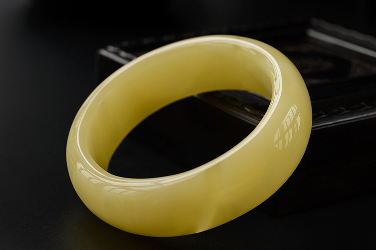 蜜蠟價(jià)格如何判斷？為何蜜蠟價(jià)格復(fù)雜？（1）