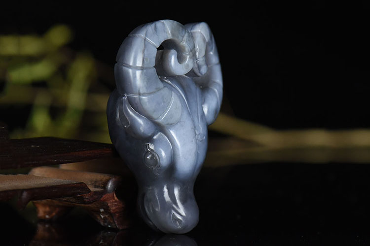 吊墜款式介紹，常見(jiàn)的玉石吊墜款式有哪些？（8）