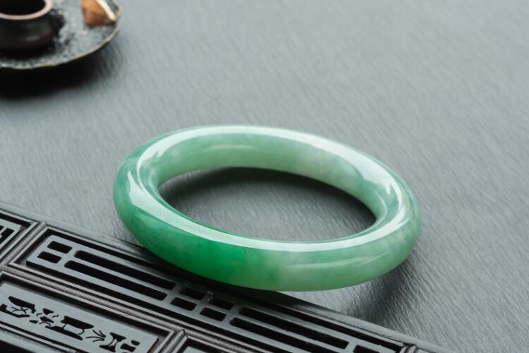 手鐲應(yīng)該戴在哪只手上？手鐲戴哪個(gè)手好？（7）