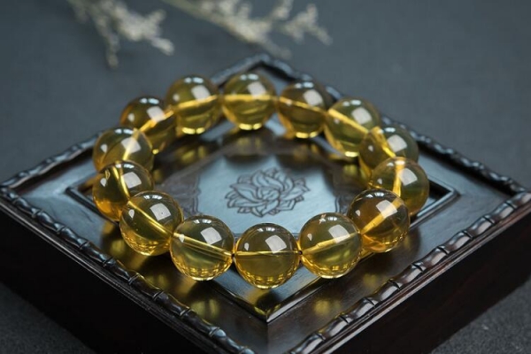琥珀手串價(jià)格該如何評(píng)估？如何判斷琥珀的價(jià)格？