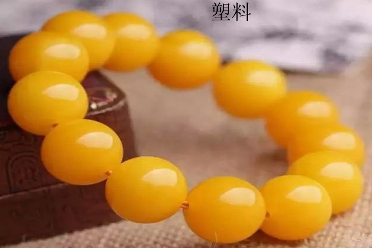 琥珀真假怎么簡(jiǎn)單鑒別？簡(jiǎn)單的琥珀鑒別方法一定要知道（6）