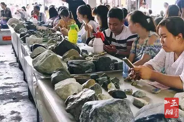 云南翡翠批發(fā)市場(chǎng)-玉雕名家