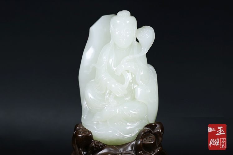 玉雕師宋偉濤與他的作品持蓮觀音-玉雕名家